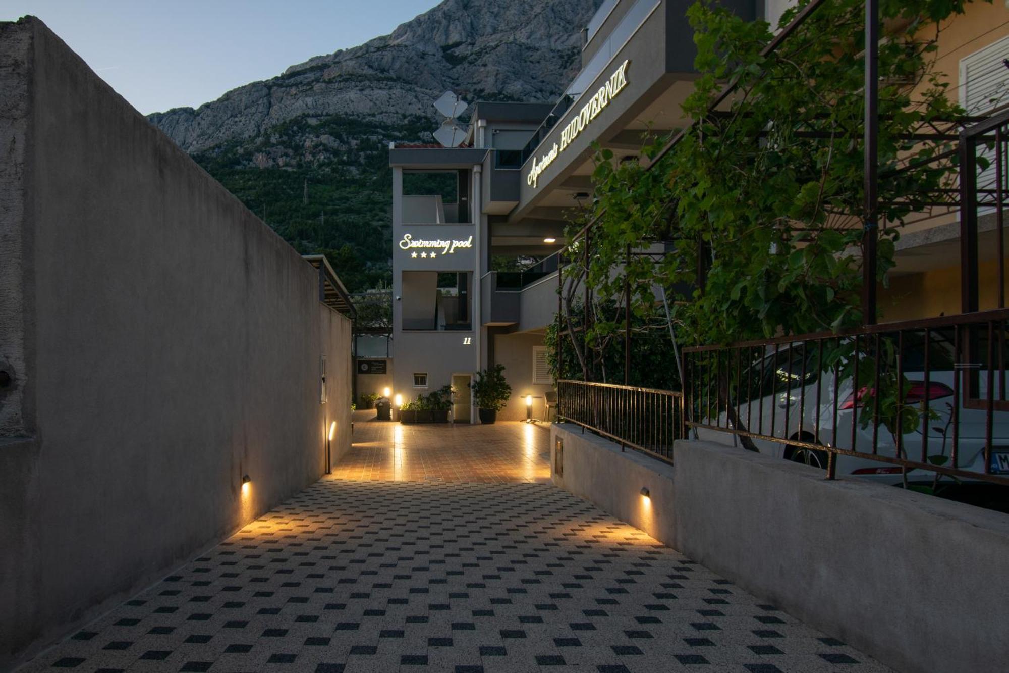 Apartments Hudovernik 巴什卡沃达 外观 照片